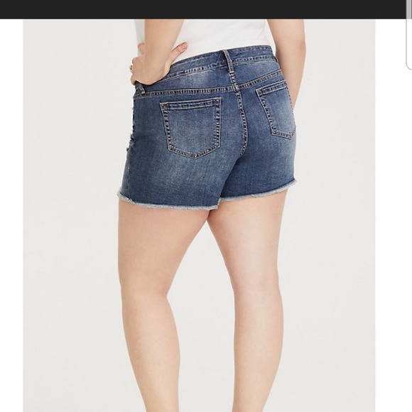Torrid Destructed Jean Short 5 in. Inseam - Picture 2 of 8